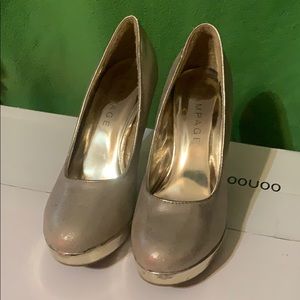 Rampage gold pumps